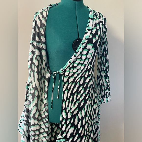 BCBGMaxAzria Green White Black Wrap Abstract Ruffle Dress - Picture 9 of 13